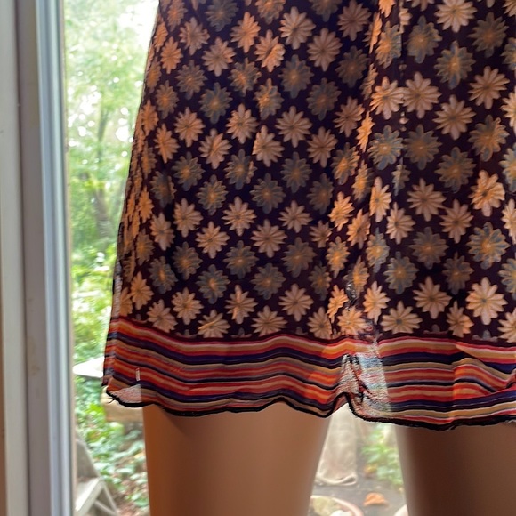 ANGIE 70’s Pattern Tunic , 100% Rayon, Lightweight/Sheer size small - Picture 4 of 9